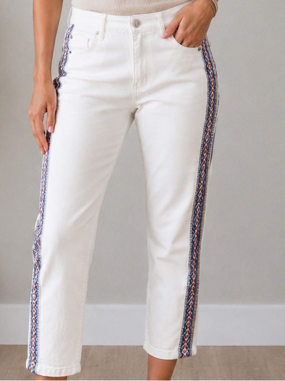 Seven7 White Cropped Ankle Jeans with Embroidered Side Stripe Size 27